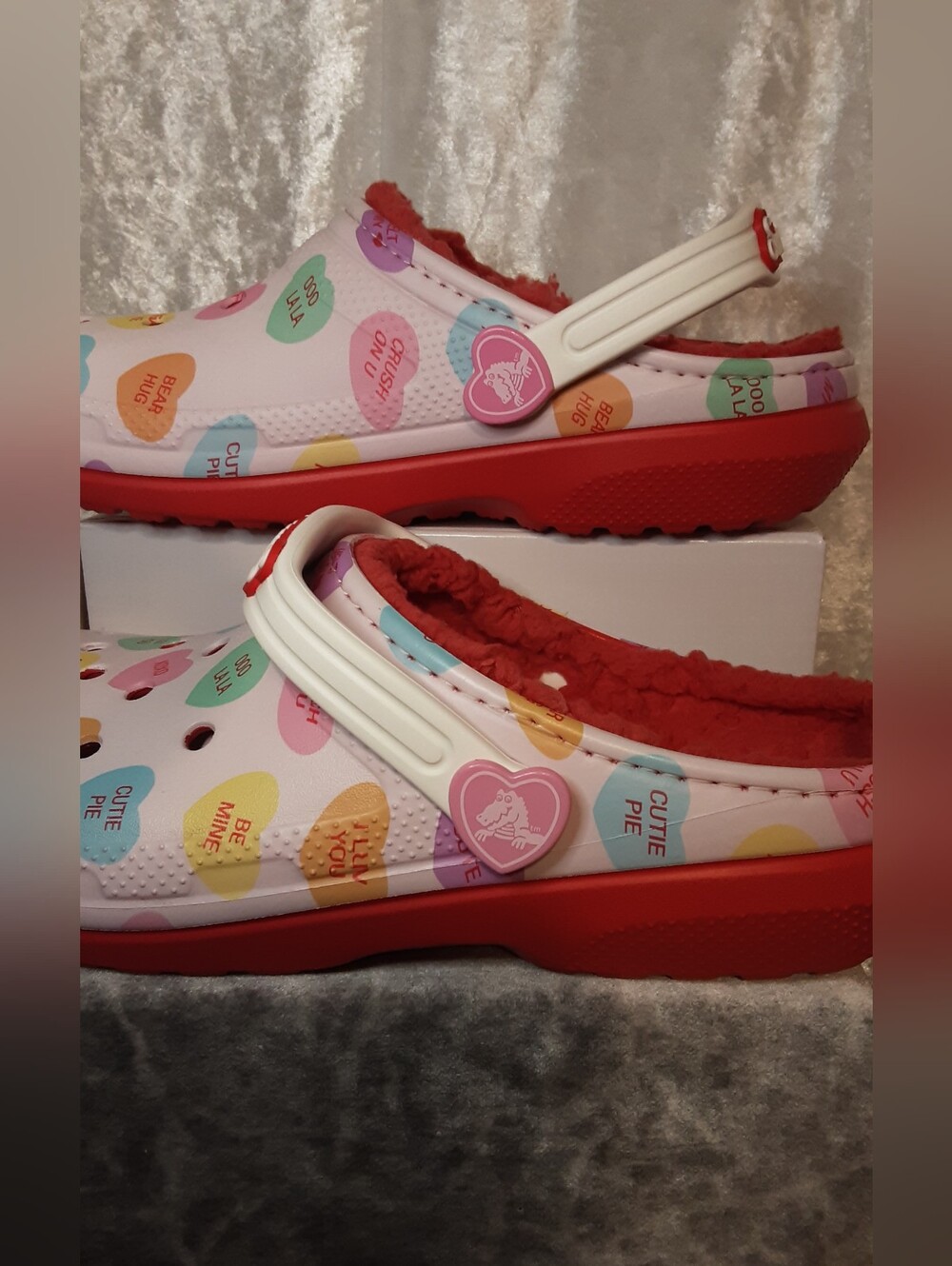CROCS Lined Sweethearts Colab Limited Edition - Picture 3 of 14